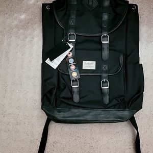 Benrus Black Tan Drawstring Top Snap Travel Outdoor Backpack 20 inch Rucksack